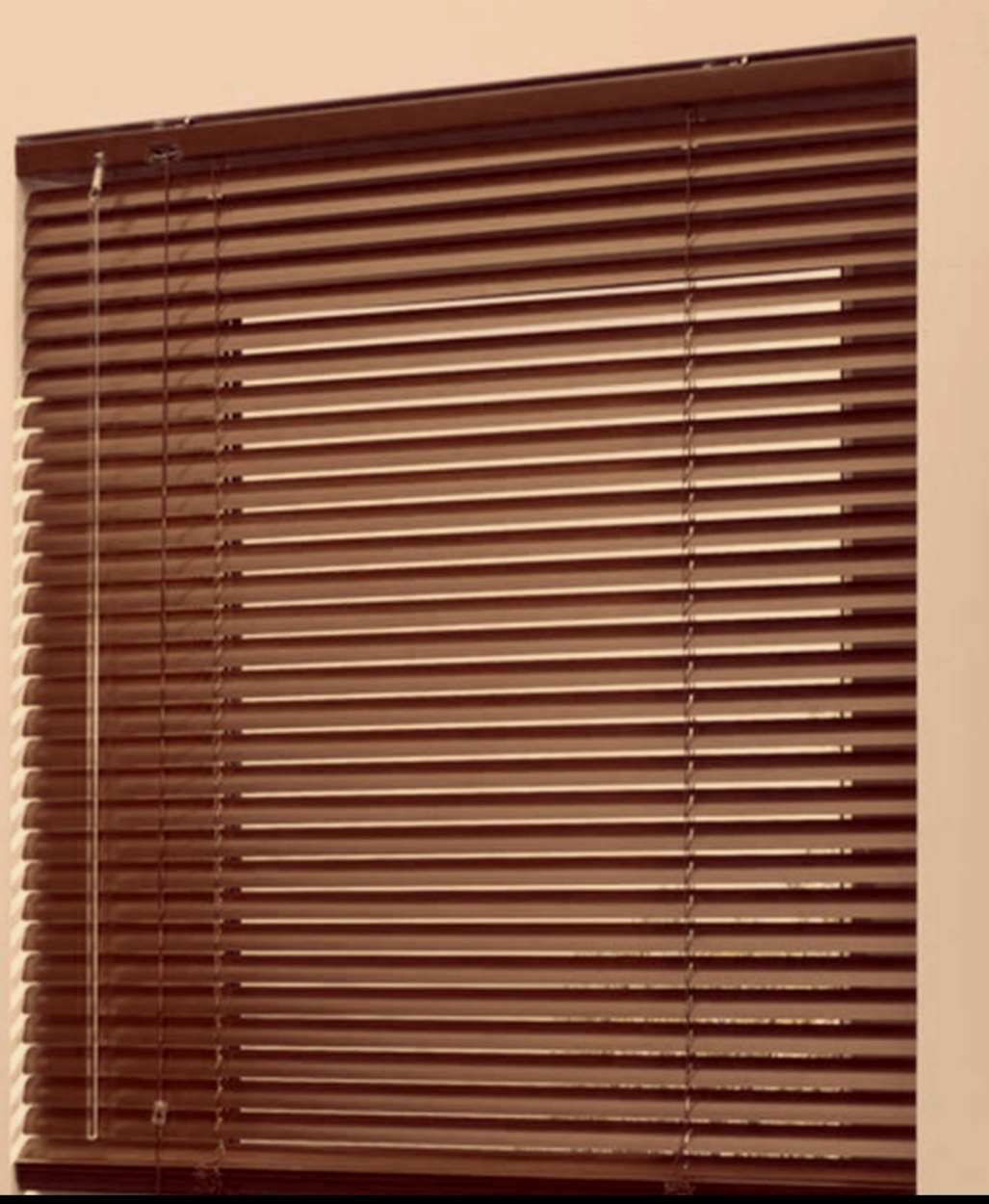 772085 червоне дерево